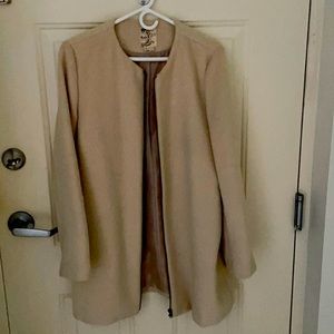 Tulle cream color coat / zipper closure